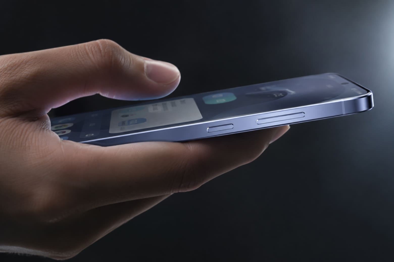Đánh giá trên tay Galaxy S25 Plus chính hãng: Cân bằng hoàn hảo, hiệu năng thực tế và bài toán lên đời 7 Trên tay S25 Plus thiết kế và cảm giác cầm nắm