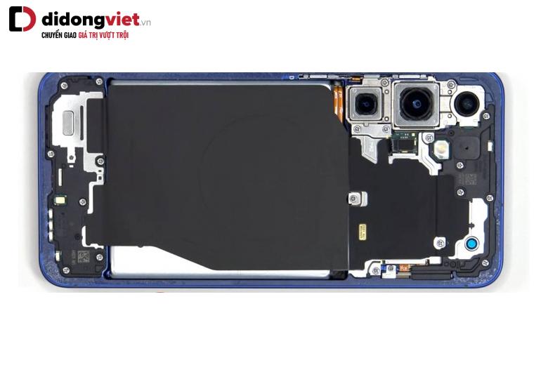 Khám phá bên trong Samsung Galaxy S25+: Buồng hơi tản nhiệt lớn hơn 5 s25 plus teardown 3