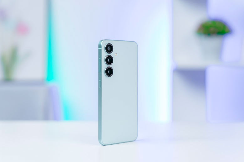 So sánh Samsung Galaxy S25 và realme GT 6: Nên chọn máy nào? 11 so sanh samsung galaxy s25 va realme gt 6 5 didongviet