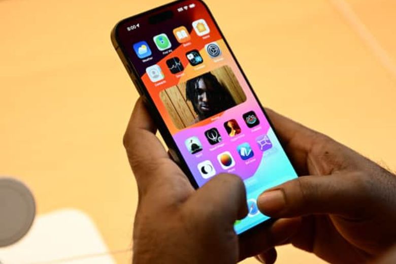 Giá iPhone có thể tăng lên tới 2.300 đô la tại Mỹ do thuế quan mới 6 iphone tarif 4