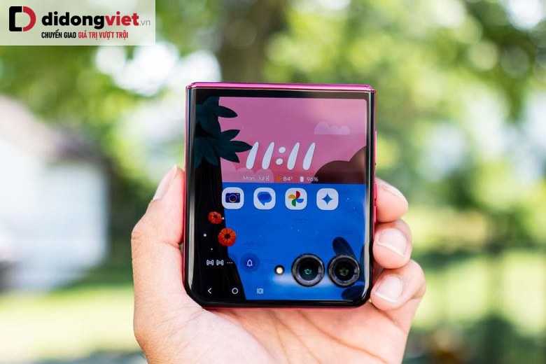 Motorola "Nhá Hàng" Razr 2025 - Thiết Bị Gập Với Công Nghệ AI 6 moto ai razr 4