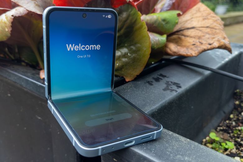 Samsung Galaxy Z Flip FE: Rò rỉ tên gọi mới và những bất ngờ trước ngày ra mắt 6 samsung galaxy z flip fe 3