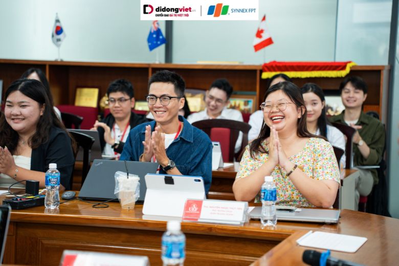 D.EDUCARE - Định Hướng Nghề Nghiệp Đỉnh Cao Với Hệ Sinh Thái Apple và AI Cùng Di Động Việt tại UEF 12 2