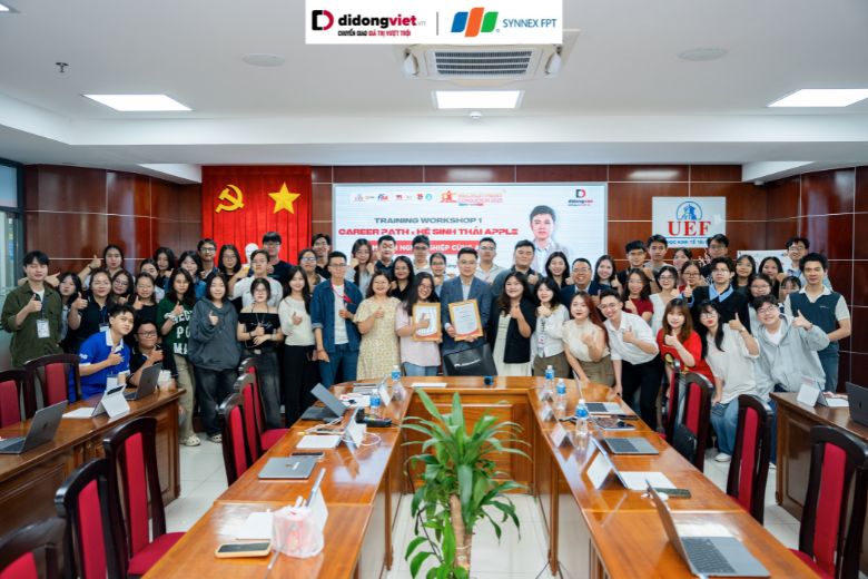 D.EDUCARE - Định Hướng Nghề Nghiệp Đỉnh Cao Với Hệ Sinh Thái Apple và AI Cùng Di Động Việt tại UEF 16 7