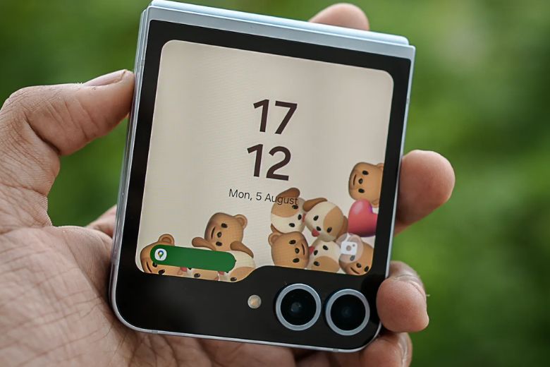Galaxy Z Flip7 FE: Thực hư chuyện 'bình mới rượu cũ'? 4 galaxy z flip7 fe c2