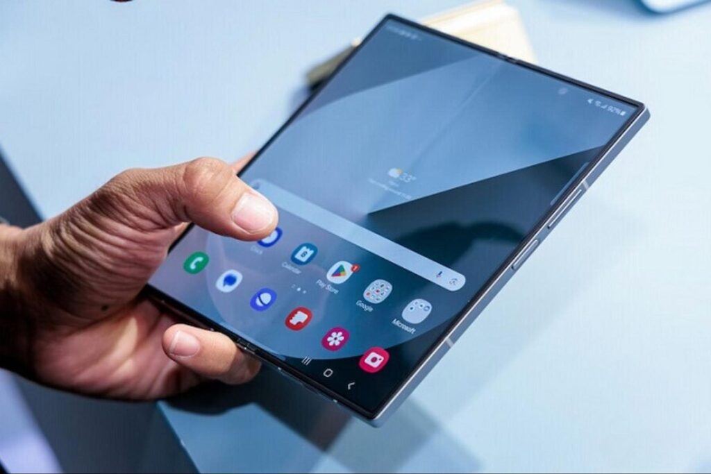 Kích thước Samsung Galaxy Z Fold7 có gì đột phá so với thế hệ trước? 5 Màn hình lớn hơn và độ mỏng giảm của Galaxy Z Fold7 so với các thế hệ trước