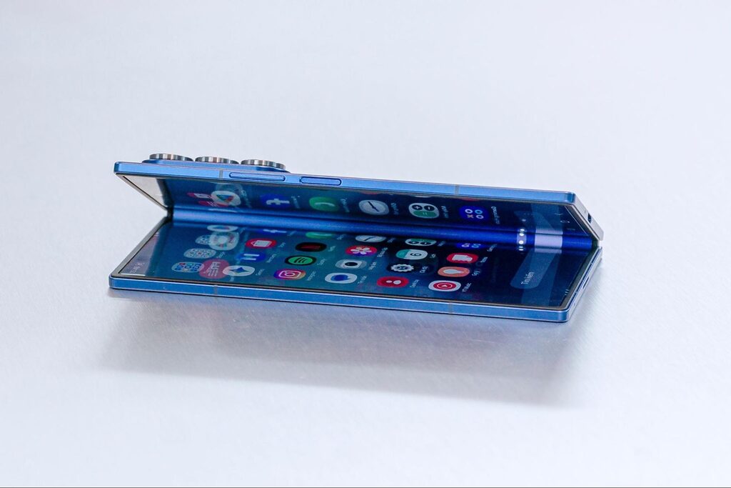 Samsung Galaxy Z Fold7 khi nào ra mắt? Có gì mới hơn? 11 Màn hình gập của Galaxy Z Fold7