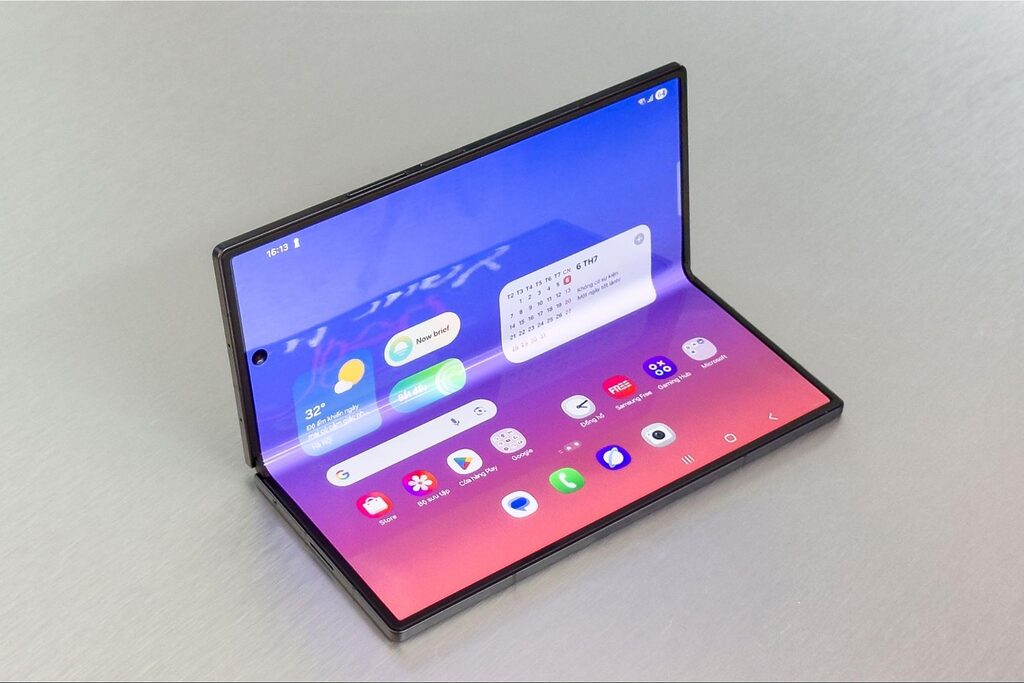 Thiết kế mỏng và nhẹ hơn của Galaxy Z Fold7