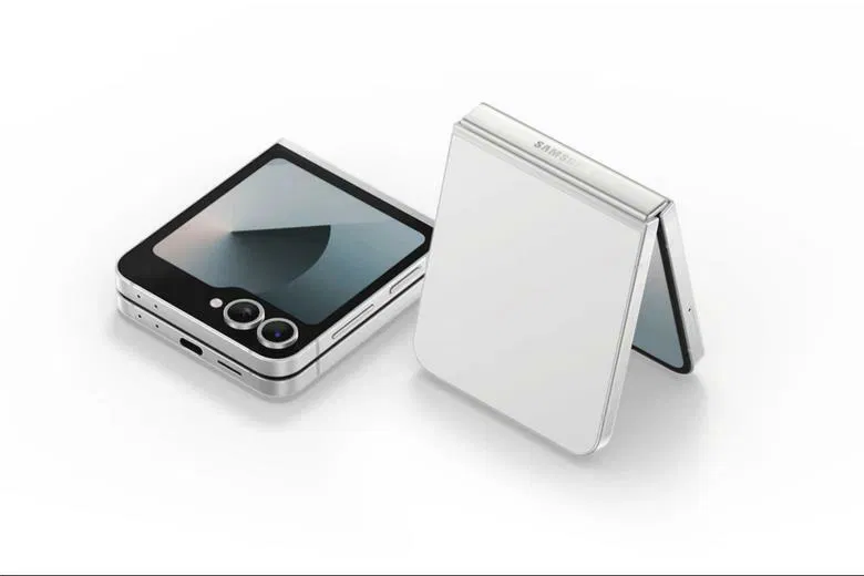 Samsung Galaxy Z Flip 7 có mấy màu? Màu sắc nào đáng để bạn lựa chọn trong năm 2025? 9 White: Phiên bản màu trắng thuần khiết, hiện đại