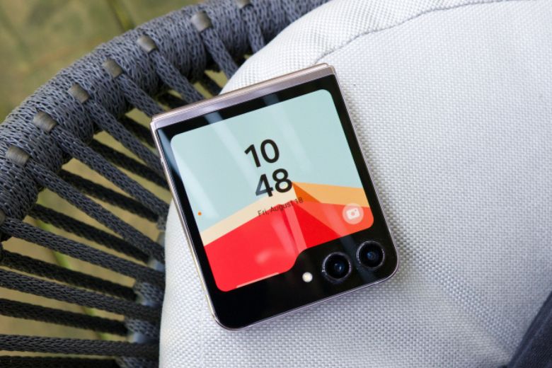 Galaxy Z Flip7: Màn hình ngoài lớn có hữu ích hay không phụ thuộc nhiều vào One UI 8 12 z flip7 5