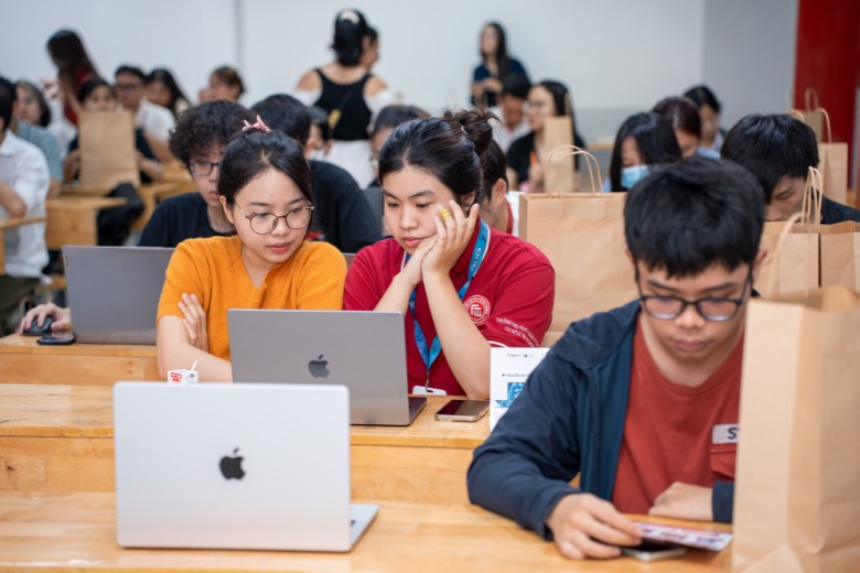 Hệ Sinh Thái Apple Trao Quyền Sinh Viên Khai Phá - Tiếp Cận Công Cụ Sáng Tạo Vô Tận 5 bia edu sinh vien 2