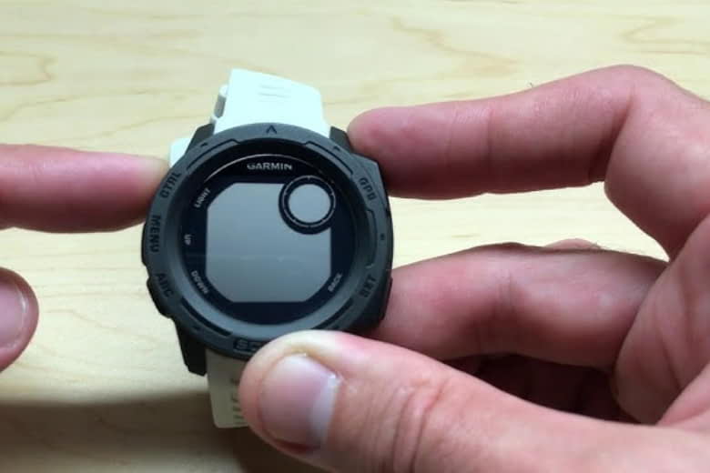 cách reset đồng hồ Garmin