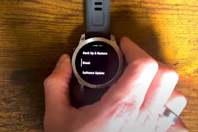 cách reset đồng hồ Garmin