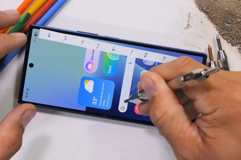 Galaxy Z Fold7 Thách Thức Mọi "Tra Tấn": Liệu Có Phải Chiếc Smartphone Gập Bền Bỉ Nhất Từng Được Tạo Ra? 9 galaxy z fold7 test do ben 2