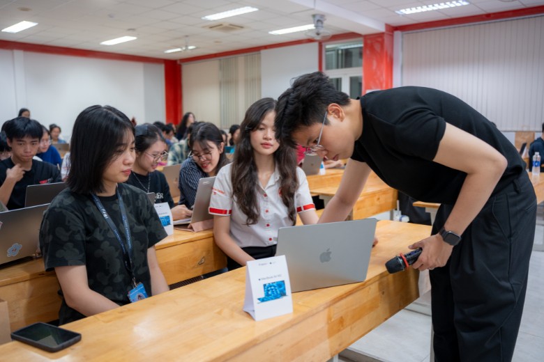Apple và Giảng Viên: Nâng Tầm Giảng Dạy, Kiến Tạo Tương Lai Sinh Viên 5 giang vien va apple edu di dong viet 2