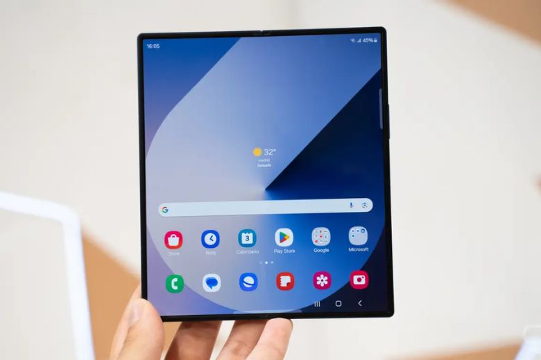 Trải nghiệm thực tế 5 ngày với Galaxy Z Fold7: Đánh giá chi tiết từ chuyên gia Di Động Việt 11 Màn hình phía trước của Galaxy Z Fold7