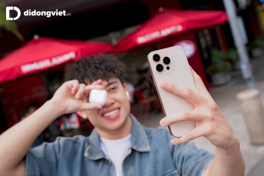 So sánh Samsung Z Fold7 và iPhone 16 Pro Max: Cuộc đối đầu giữa hai siêu phẩm 13 iPhone 16 Pro Max nổi bật với camera tele 5x, camera siêu rộng 48MP và khả năng xử lý ảnh thông minh.