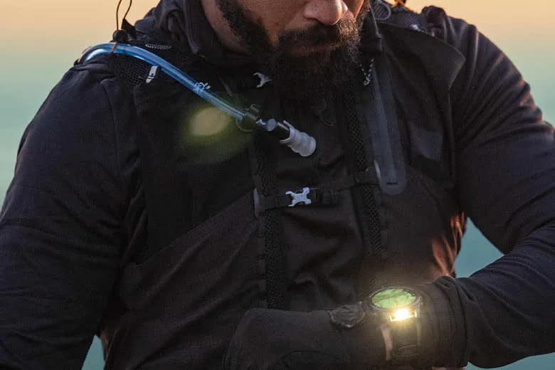 trên tay garmin fenix 8