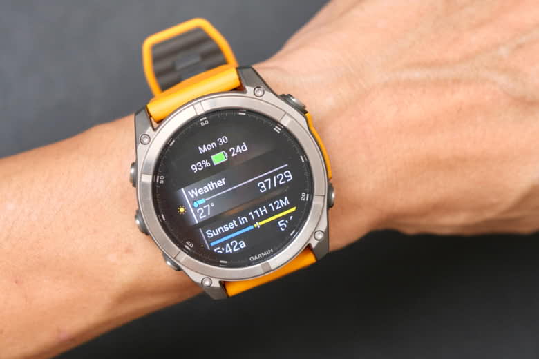 trên tay garmin fenix 8