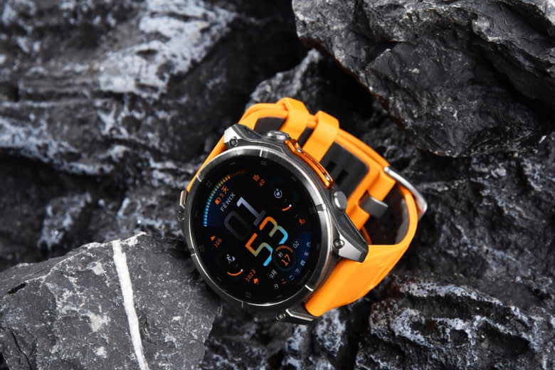 trên tay garmin fenix 8