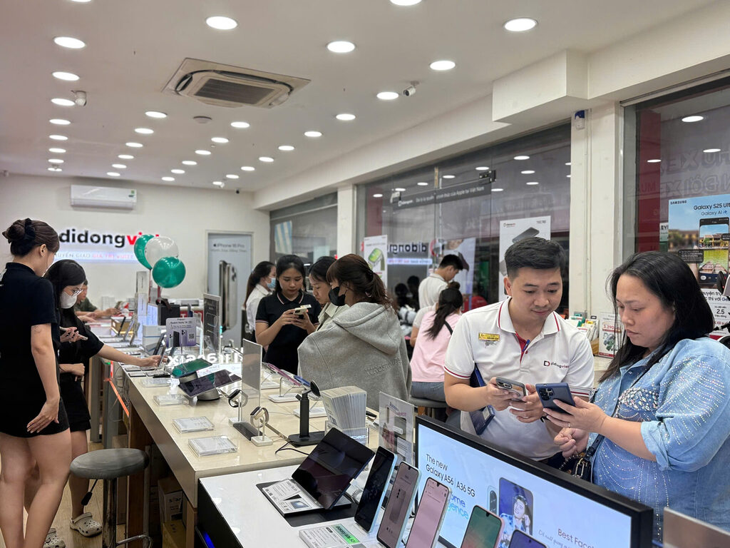 Sự kiện mở bán OPPO Reno14 Series tại Di Dộng Việt: Reno bật chất Sky, Chọn AI là tỏa sáng - Deal chất không giới hạn 6 z6791865081366 a79e520c4d085185da177ea76da42f64 1