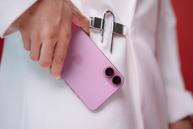 So sánh iPhone 16 Plus và iPhone 15 Plus: Chênh lệch 6 triệu, chọn AI hay bài toán tiết kiệm? 9 So sánh iPhone 16 Plus và iPhone 15 Plus