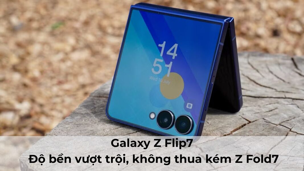 Galaxy Z Flip7: Độ bền vượt trội, không thua kém Z Fold7