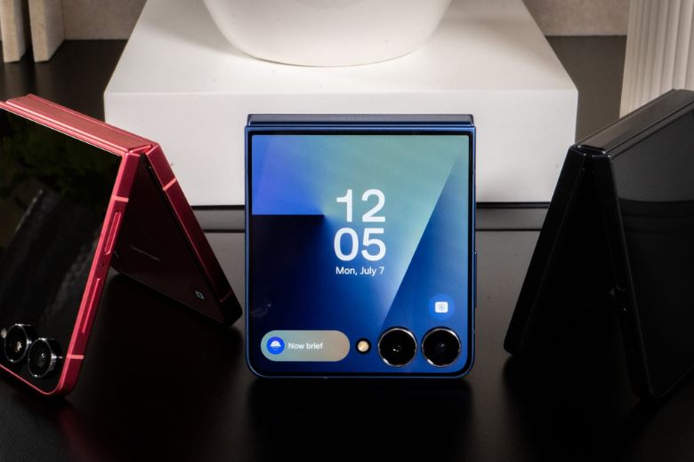 Samsung Galaxy Z Flip7: Cột Mốc Cuối Cùng Của Thiết Kế Điện Thoại Gập? 6 Galaxy Z Flip7: Thiết Kế Đỉnh Cao Của Dòng Flip