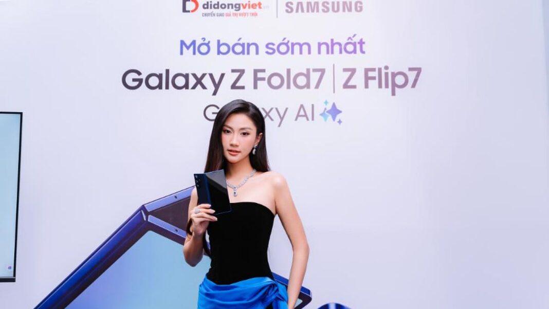 Hoa Hậu Phương Linh Review Nhanh Samsung Galaxy Z Fold7