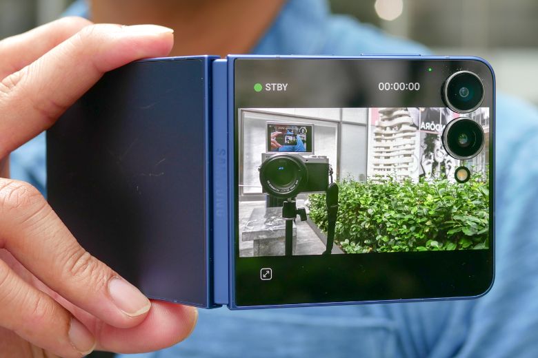 So Sánh Camera Samsung Galaxy Z Flip7, Galaxy Z Flip6 và Galaxy S25: Những Khác Biệt Quan Trọng Cần Biết 8 Khả Năng Zoom Của Z Flip7, Z Flip6 và Galaxy S25