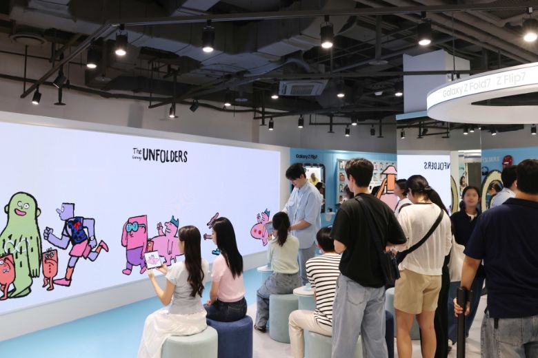 Khu Trải Nghiệm Galaxy Z Fold7 và Flip7 Trở Thành Điểm Đến Hấp Dẫn Nhất 4 Khách Tham Quan Chủ Yếu Là Giới Trẻ Tại Seoul