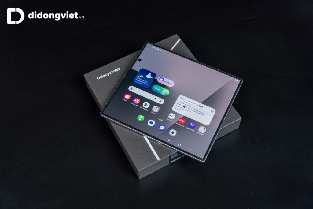 So sánh Galaxy Z Fold7 và OnePlus Open: Lựa chọn nào tốt hơn? 11 Galaxy Z Fold7 nổi bật với thiết kế mỏng nhẹ 215g và màn hình chính 8 inch, mang lại trải nghiệm rộng rãi hơn.