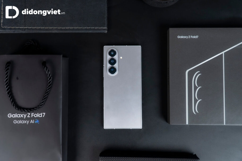 So sánh Galaxy Z Fold7 và OnePlus Open: Lựa chọn nào tốt hơn? 15 Galaxy Z Fold7 có pin 4.400mAh, hỗ trợ sạc nhanh 25W cùng sạc không dây và sạc ngược.
