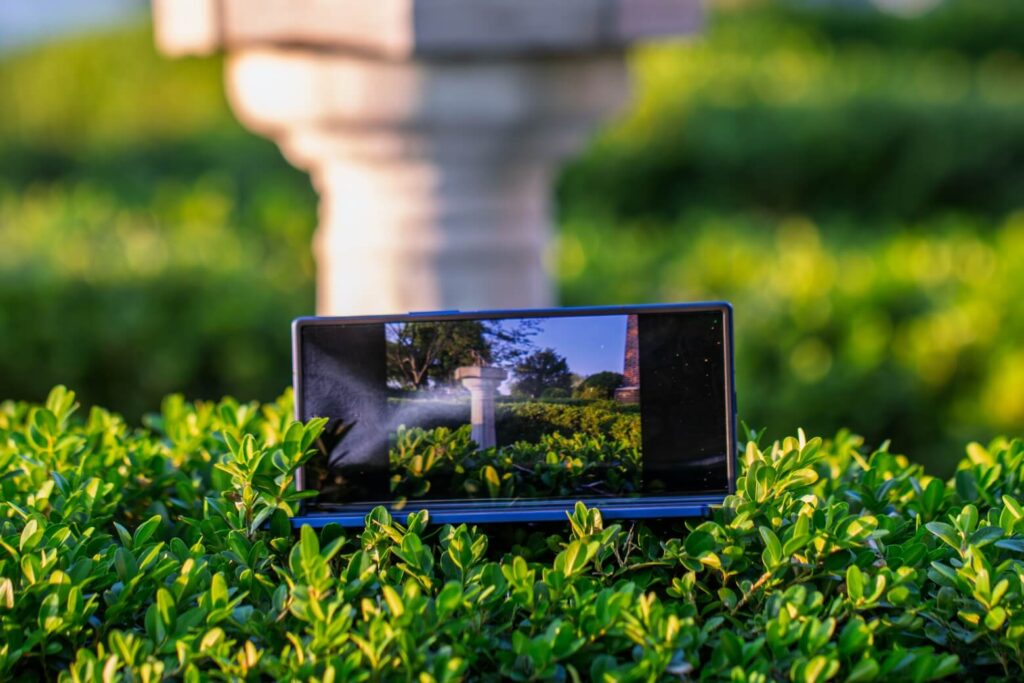 So sánh Samsung Galaxy Z Fold7 vs OPPO Find N5: Lựa chọn nào phù hợp cho bạn? 11 Galaxy Z Fold7 nổi bật với camera 200MP và zoom quang học 3x, cho ảnh chi tiết hơn.