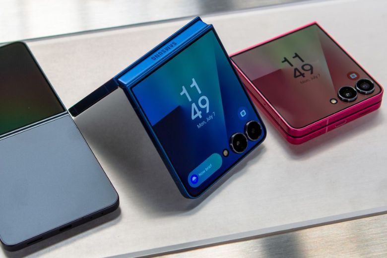 Mua Samsung Galaxy Z Flip7 ở đâu uy tín và giá tốt? Di Động Việt là lựa chọn lý tưởng 9 Thiết kế gập đột phá của Galaxy Z Flip7