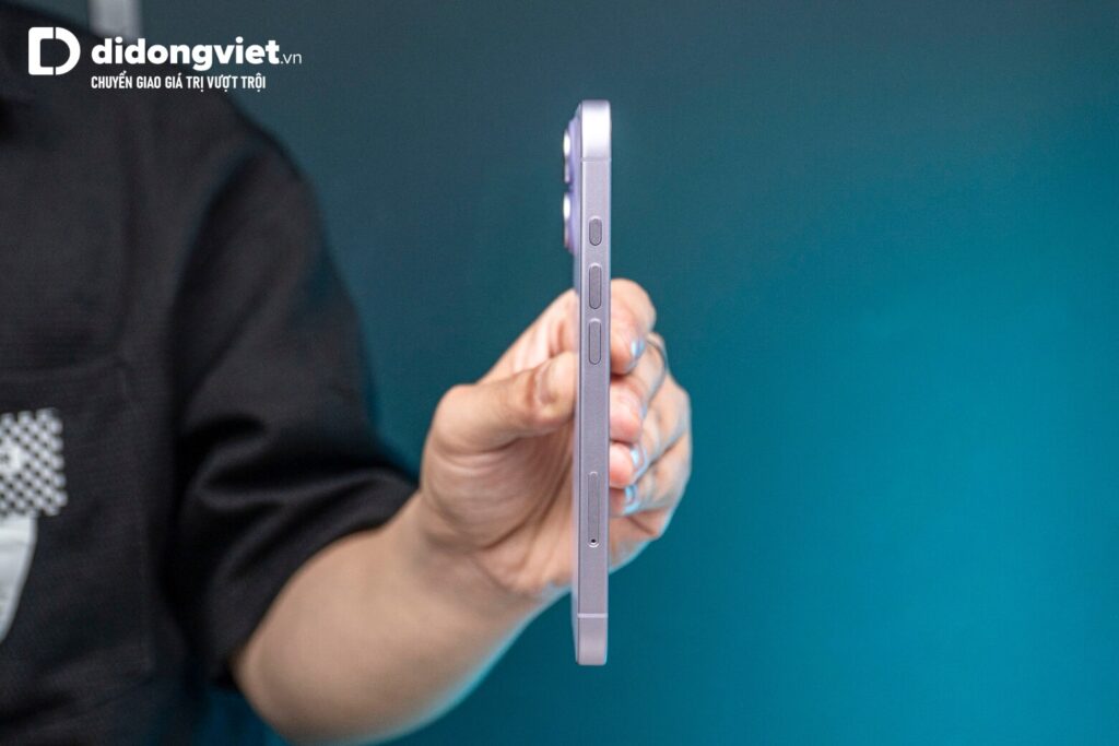 So sánh iPhone 17 và Galaxy Z Fold6 chi tiết tháng 6/2026 12 iPhone 17 nổi bật với thiết kế siêu nhẹ 177g cùng chuẩn bền bỉ IP68 và Ceramic Shield 2.