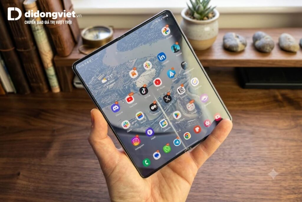 So sánh iPhone 17 và Galaxy Z Fold6 chi tiết tháng 6/2026 16 Galaxy Z Fold6 duy trì hiệu năng ổn định hơn nhờ khả năng tản nhiệt tối ưu cho các tác vụ nặng kéo dài.