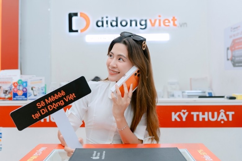 Ca sĩ Hà Nhi tận hưởng trải nghiệm sắm iPhone 17 Pro Max "cực chill" tại Di Động Việt 6 ca sĩ Hà Nhi trade-in lên đời iPhone 17 Pro Max tại Di Động Việt