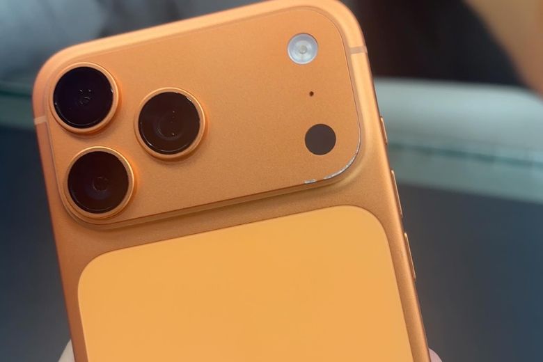 iPhone 17 Pro Max màu cam có dễ trầy xước và phai màu theo thời gian không? 11 iPhone 17 Pro Max màu cam có dễ trầy xước, bị đổi màu không?