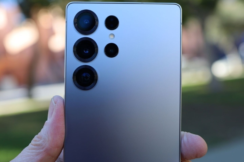 iPhone 17 Pro vs Samsung Galaxy S25 Ultra camera 200MP