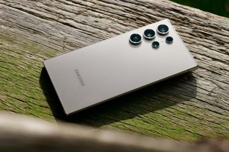 iPhone 17 Pro vs Samsung Galaxy S25 Ultra khung Titanium