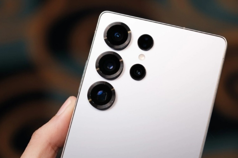 So sánh iPhone 17 và Samsung S25 Ultra: Đâu là lựa chọn tốt hơn? 16 iPhone 17 vs Samsung S25 Ultra camera samsung 200MP