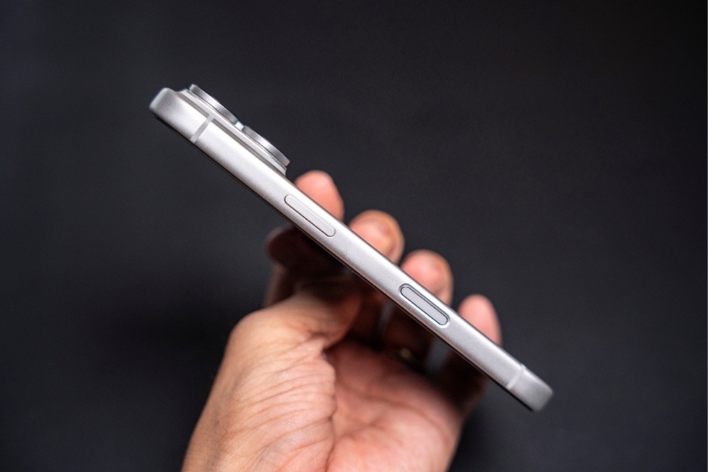 Đọ sức iPhone 17 Pro và Xiaomi 15T/15T Pro: Flagship nào tốt hơn? 13 So sánh iPhone 17 Pro vs Xiaomi 15T/15T Pro thiết kế nhôm