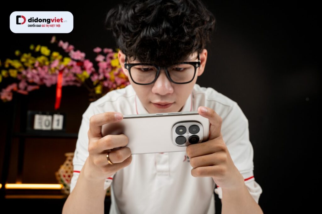 Dimensity 7400-Ultra mang lại hiệu năng mạnh, xử lý ảnh nhanh và chơi game ổn định.