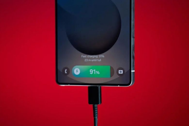 Galaxy S26 Plus có sạc nhanh không? Thực hư tốc độ 45W và thời gian sạc đầy 3 Galaxy S26 Plus có sạc nhanh không? Máy sẽ có công suất sạc 45W