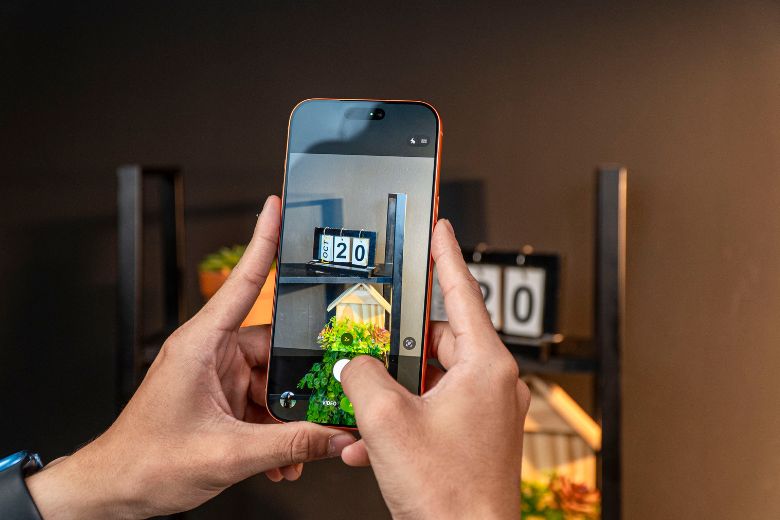  iPhone 17 bị nóng khi chơi game