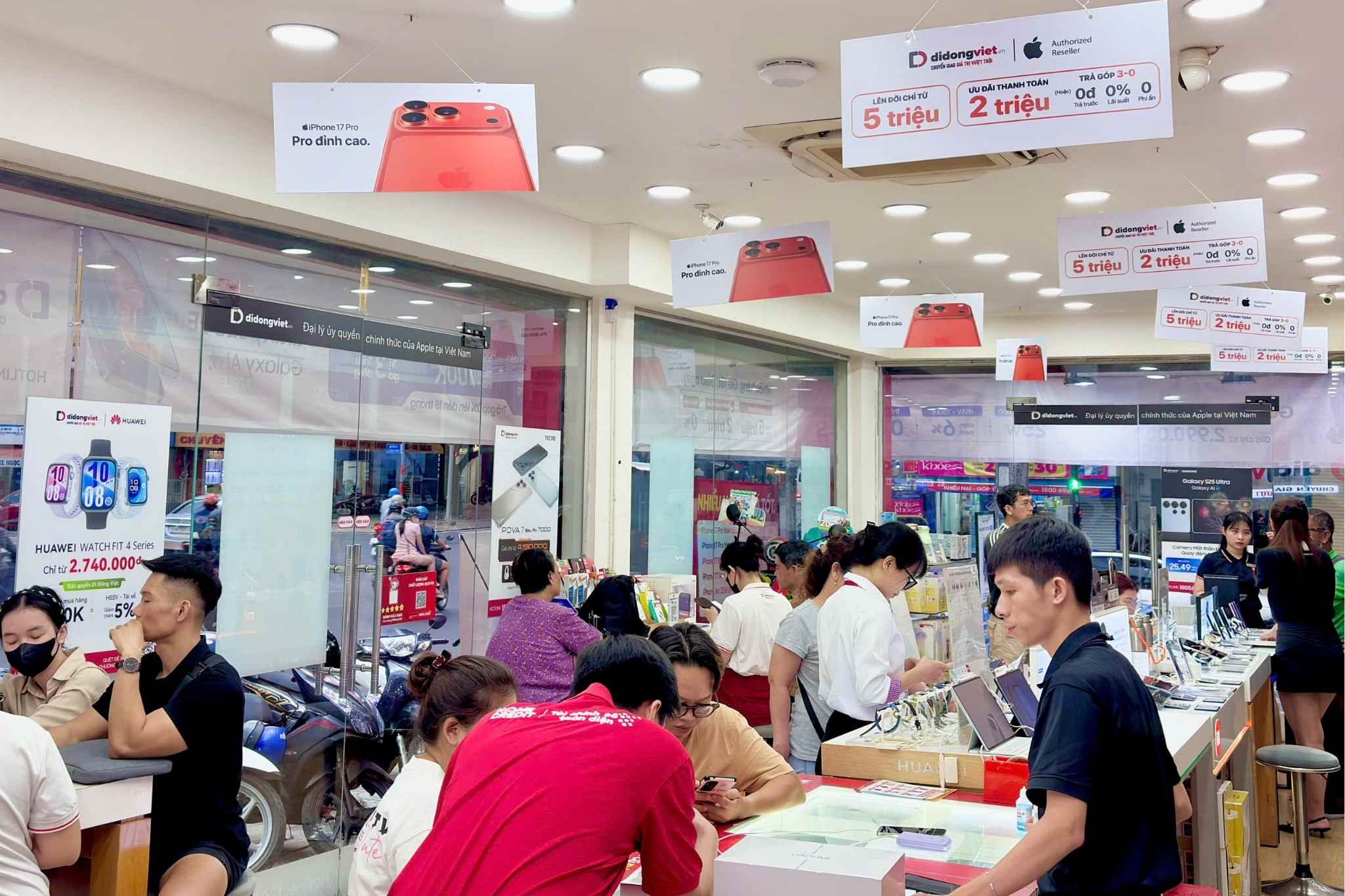 Di Động Việt đông khách