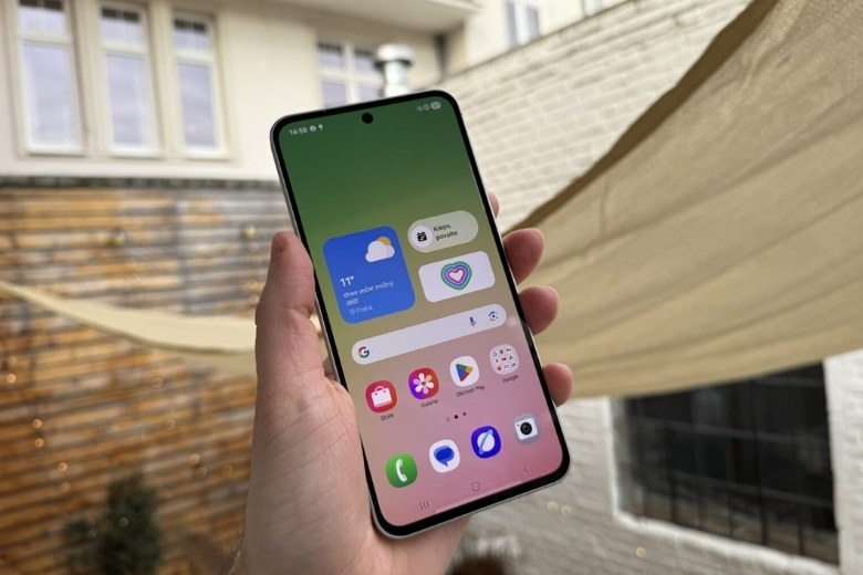 bộ nhớ và phần mềm trên Galaxy A57