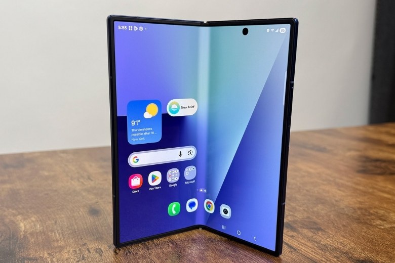 Tên gọi Samsung Galaxy Z TriFold chính thức được xác nhận: Camera 200MP, pin 5437mAh, màn 10-inch 6 Samsung Galaxy Z TriFold lộ diện camera 200MP