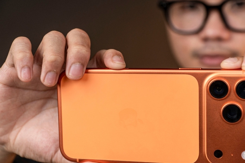 iPhone 17 Pro Max chọn hướng đi đồng bộ 48MP cho tất cả ống kính khi so với S26 Ultra